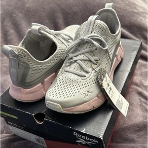 NWT Reebok Zig Sky women’s sneaker in pink and silver